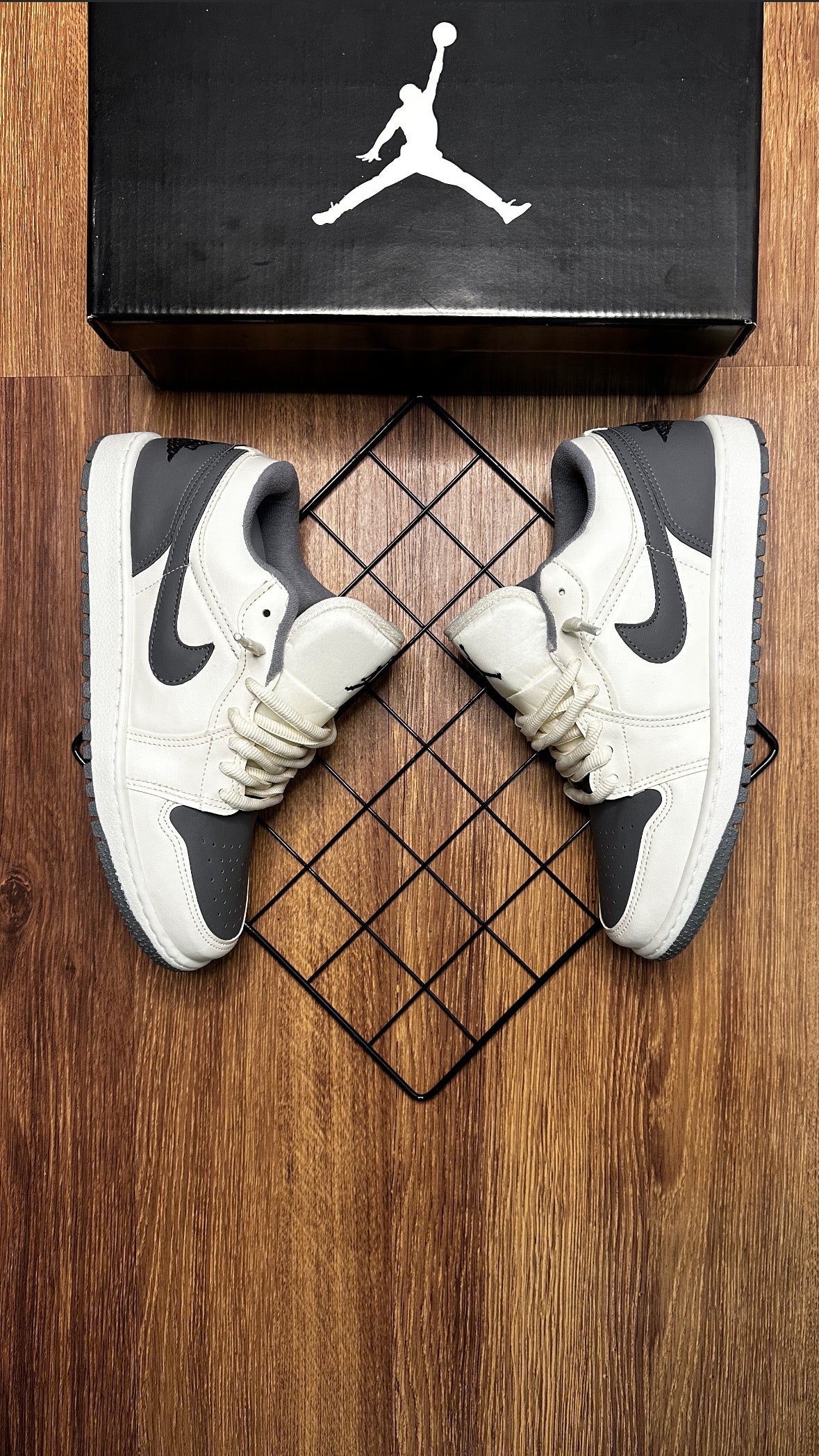 Jordan Low - Creme e Grafite