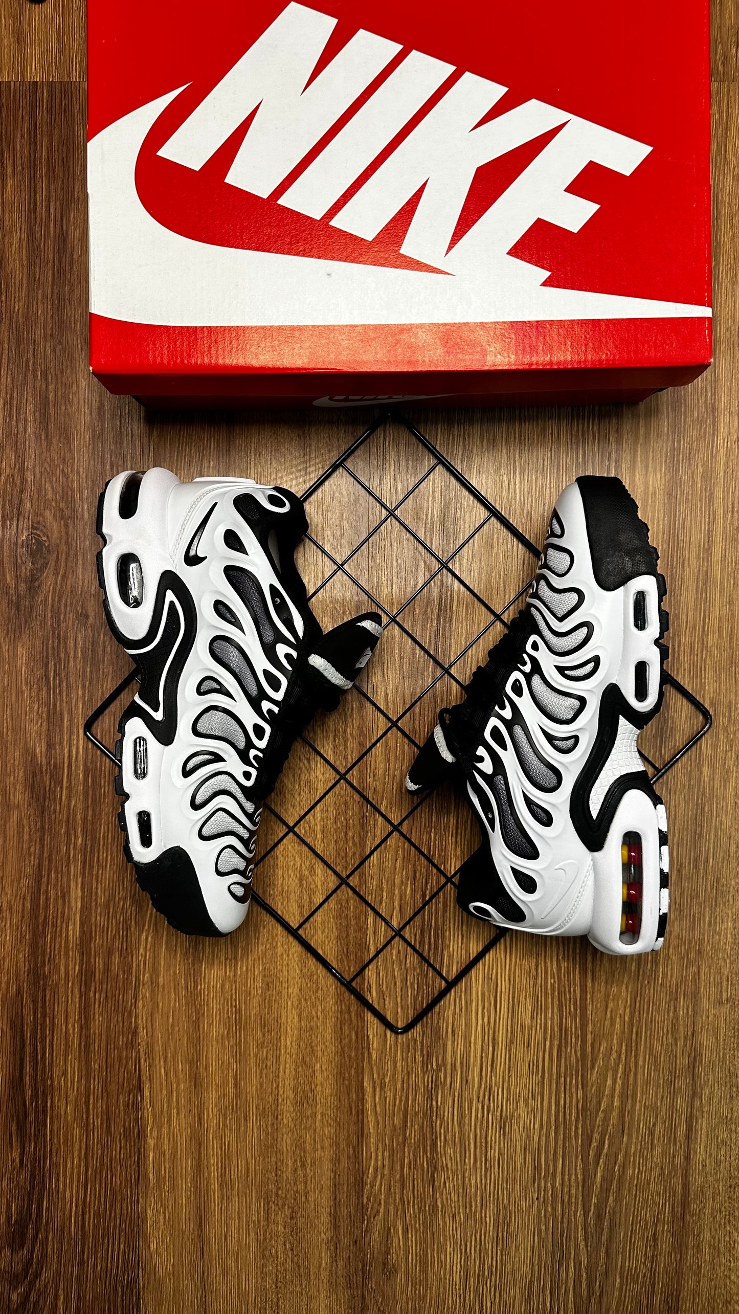 Air max Tn - Branco e Preto