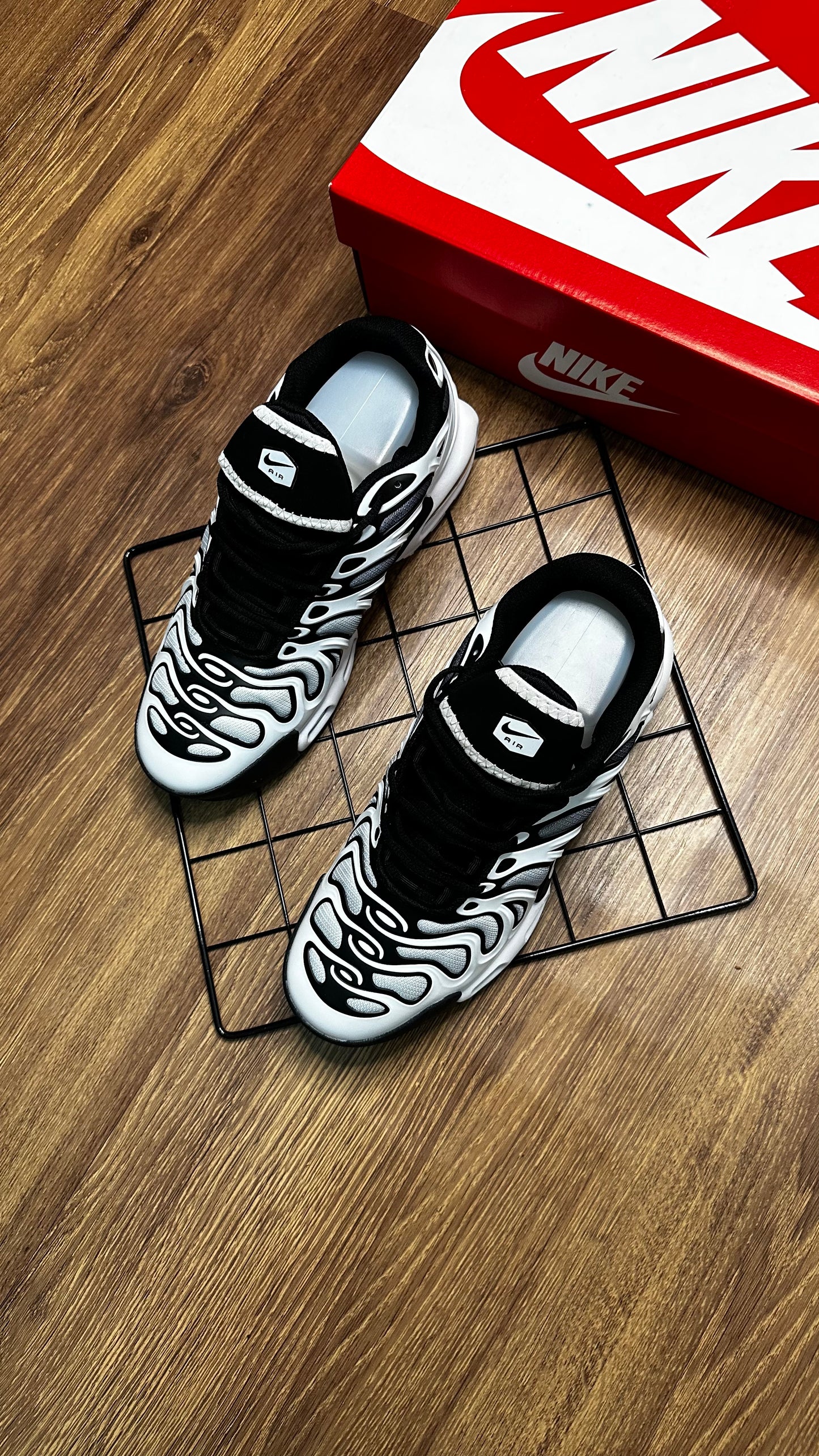 Air max Tn - Branco e Preto